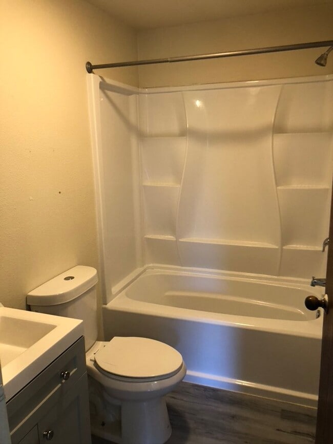 Building Photo - Newly remodeled - 1 bed - 1 bath off Rosie Creek