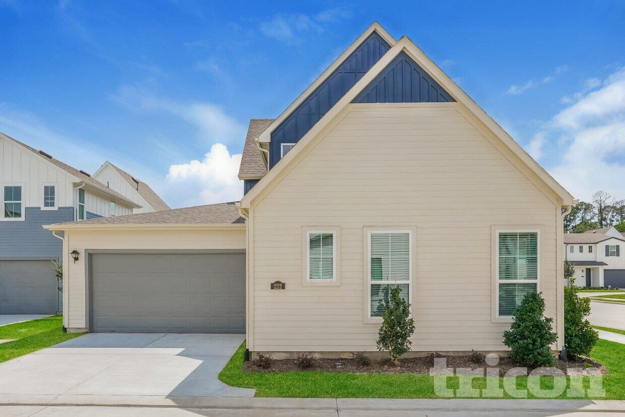 Foto principal - 9835 Willow Creek Commerce Dr