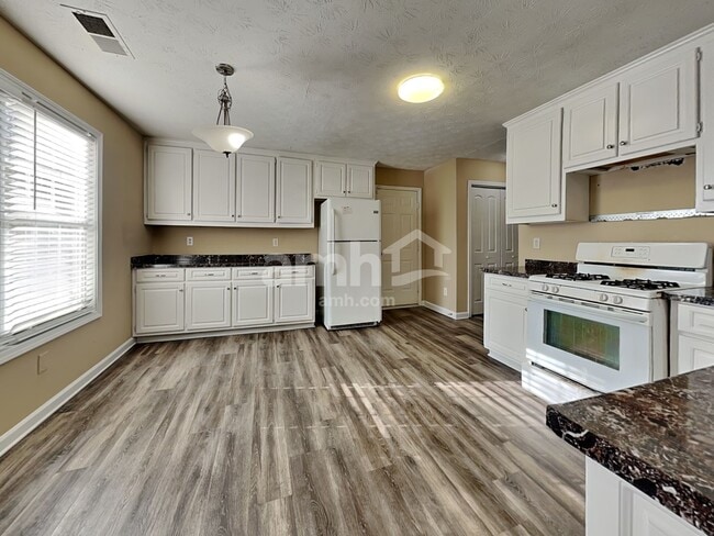 Building Photo - 2912 Canopy Cir