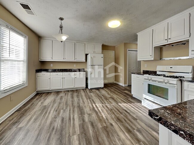 Foto del edificio - 2912 Canopy Cir