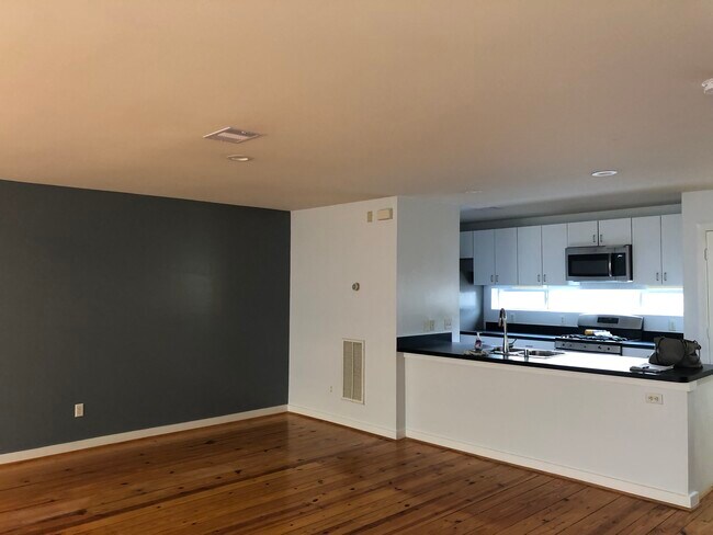 Open kitchen - 2716 Chenevert St