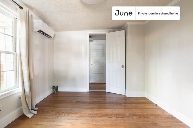 Foto del edificio - Room in Shared 3 bed/1 bath home