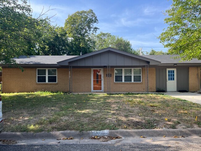 Foto del edificio - 1310 Westview Dr