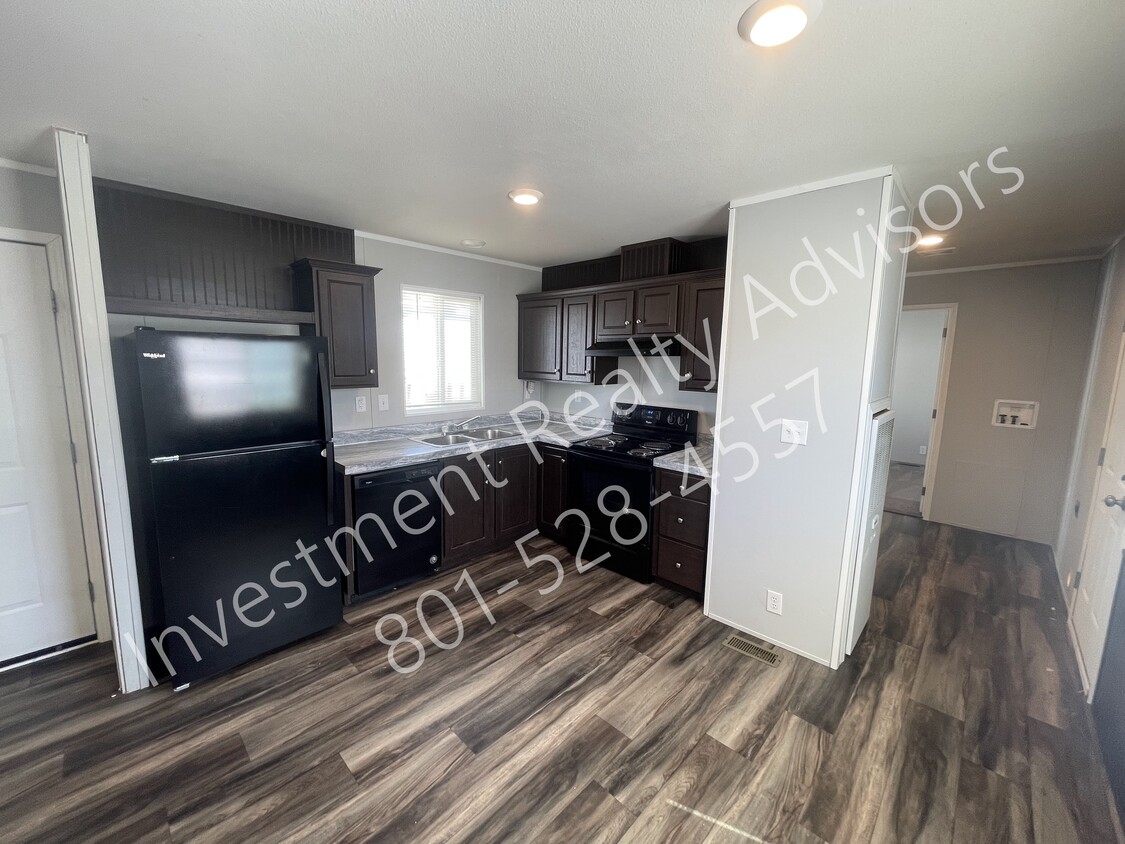 Primary Photo - 421 N 200 W St