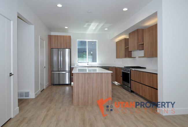 Building Photo - 1559 E Talo Ct