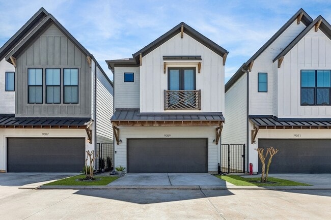 Photo - 9009 Wellspring Dr House