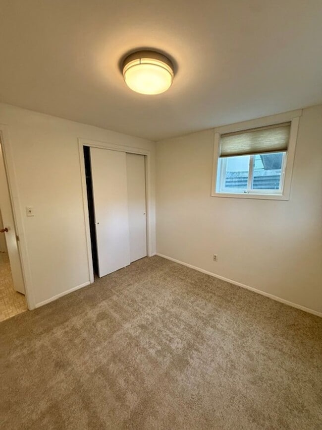 Foto del edificio - 2 Bedroom 1 Bathroom Apartment