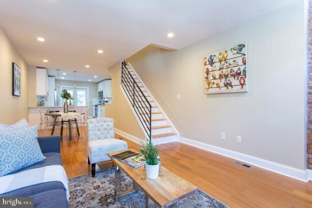 Foto del edificio - 2026 McClellan St