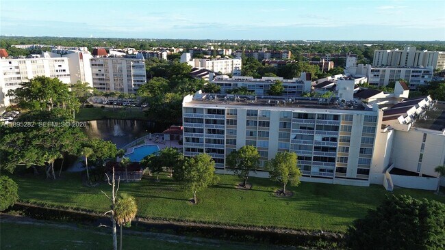 Foto del edificio - 7051 Environ Blvd