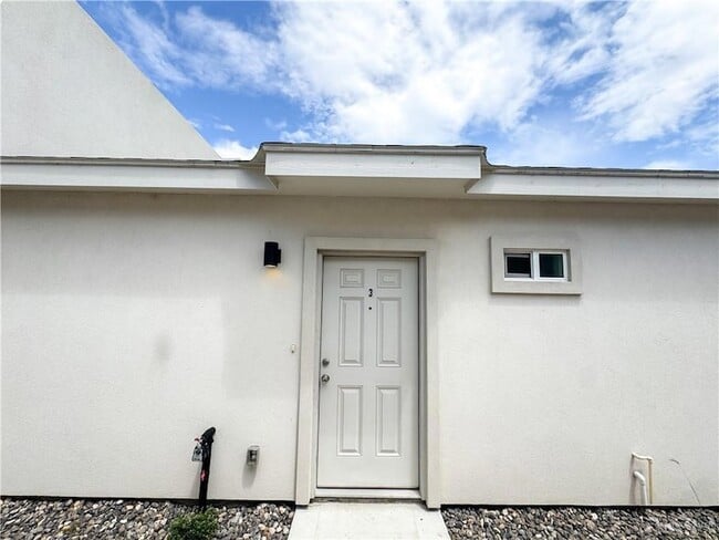 Building Photo - 2701 Sage Dr