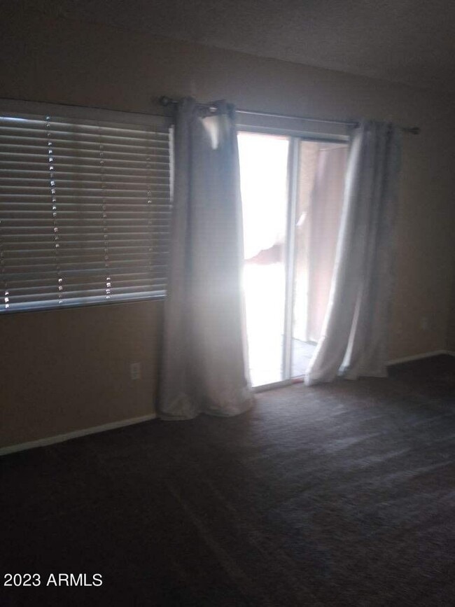 Foto del edificio - 7550 N 12th St