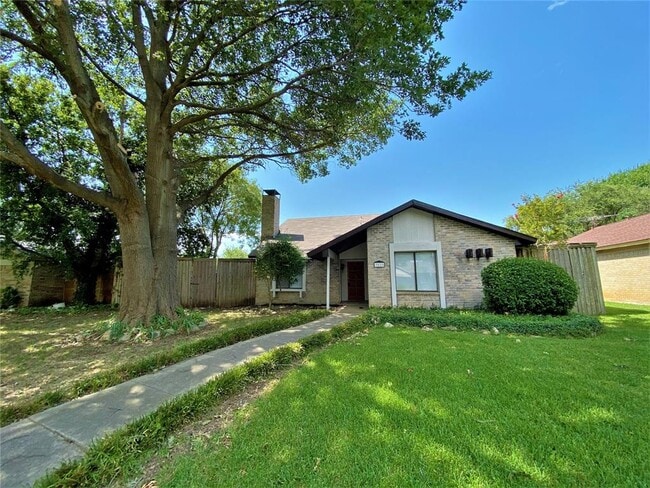 Building Photo - 3020 Queens Way