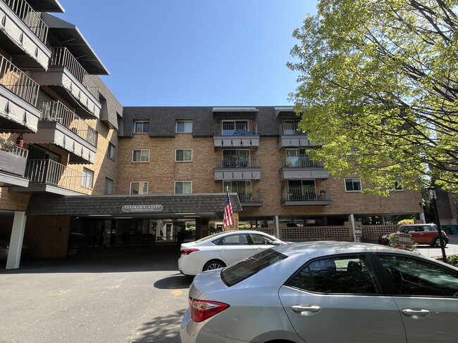 Foto del edificio - Updated 3 Bed Condo in Myers Park