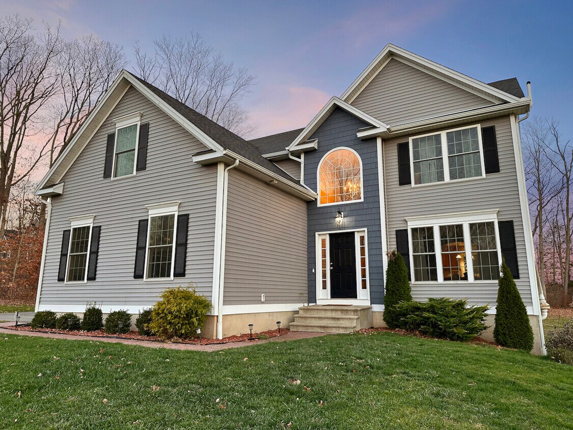 Primary Photo - 61 Nutmeg Cir