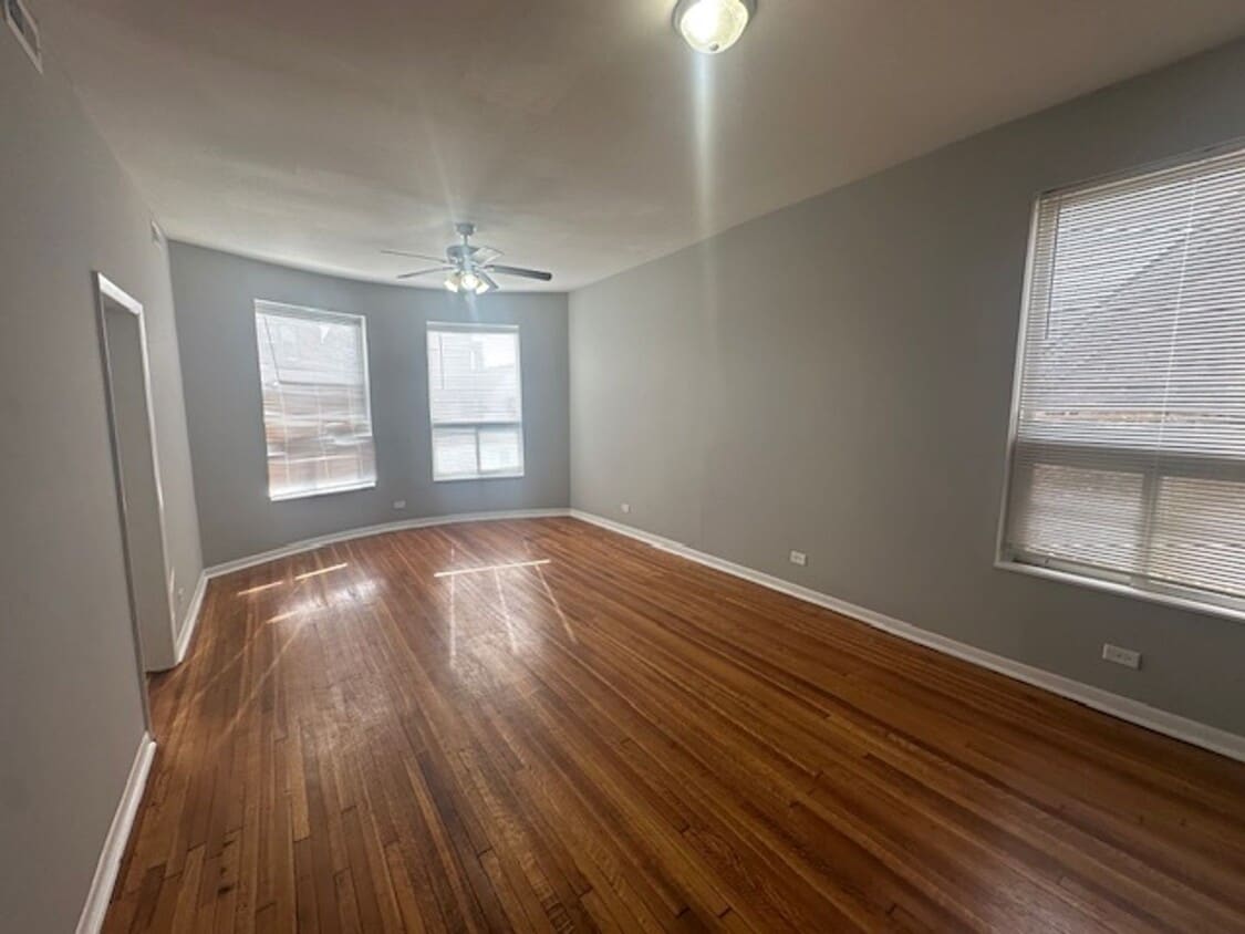Foto principal - 232 N Leamington Ave