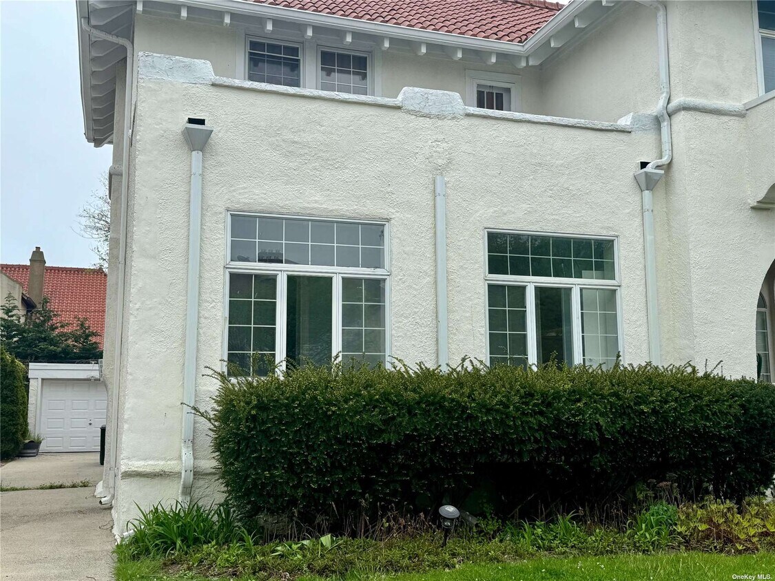Primary Photo - 122 W Olive St