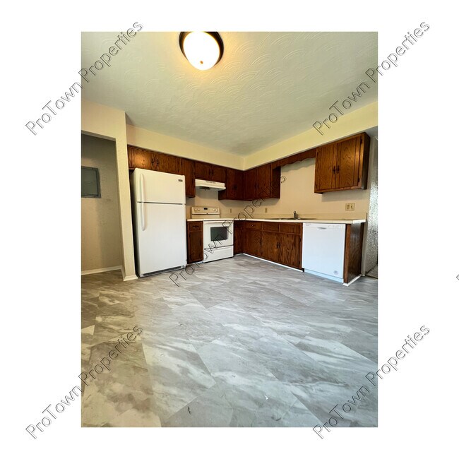 Foto del edificio - 698 Meadowood Ln