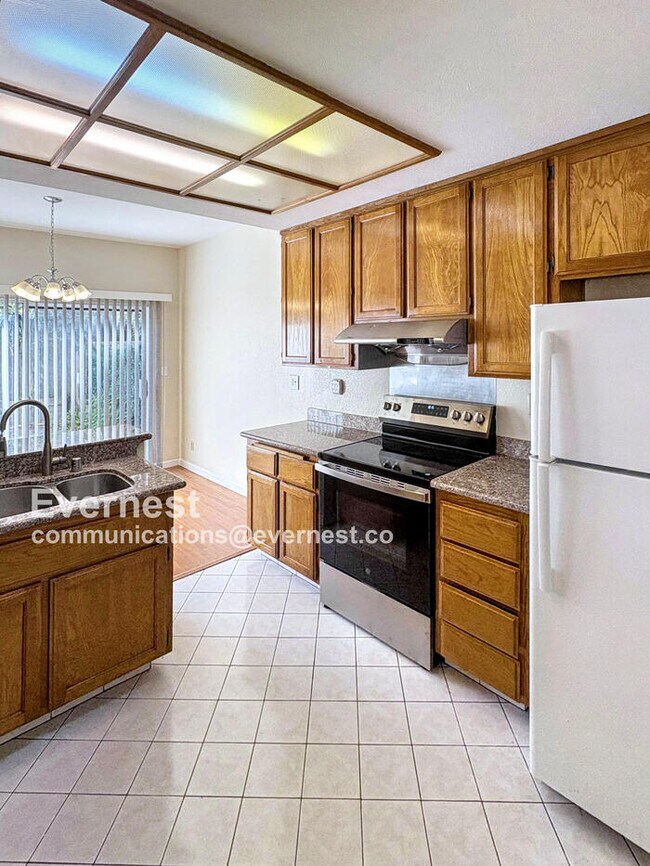 Foto del edificio - 34282 Kenwood Dr