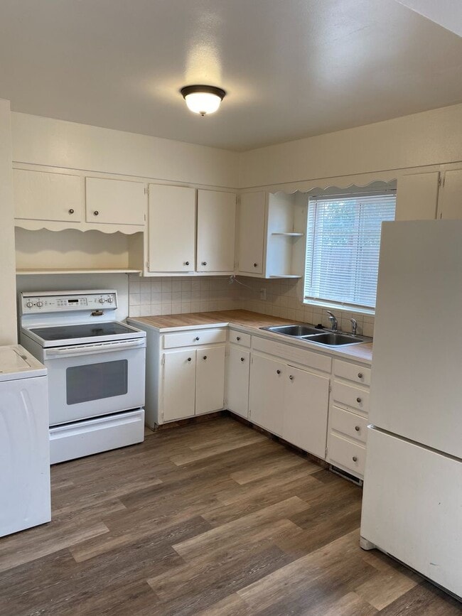 Foto del edificio - 3 Bedroom House!