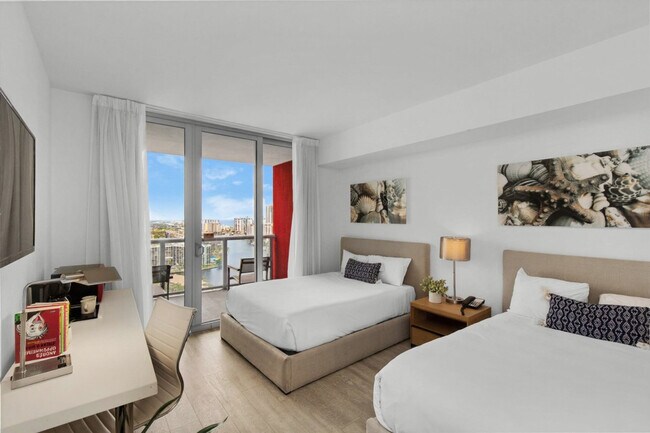 Foto del edificio - 2602 E Hallandale Beach Blvd