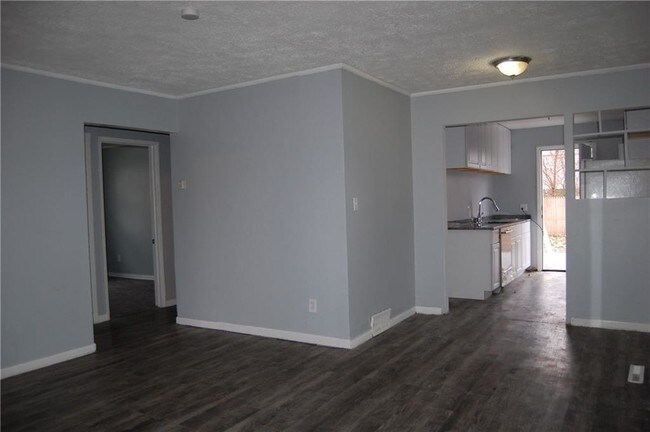 Foto del edificio - 10271 Albany St