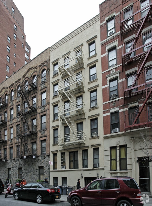 Building Photo - 213-215 E 25th St