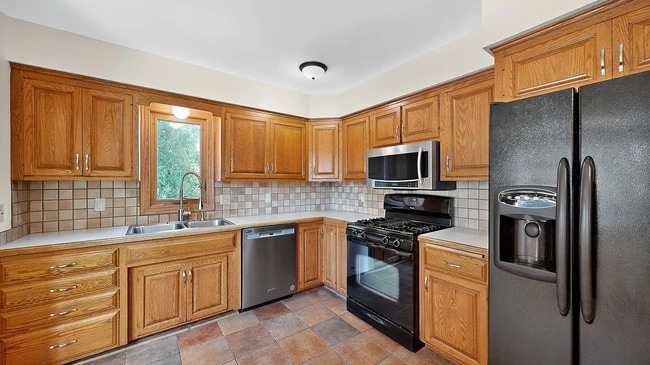 Kitchen - 4543 Arbor Dr NW