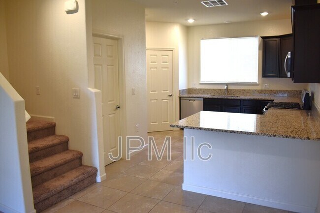 Building Photo - 2992 Silver River Ln