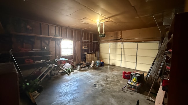 Building Photo - 1601 N Oak St