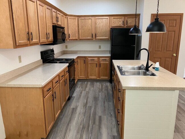 Foto del edificio - Modern & Spacious 3-Bedroom Ranch Condo – Coming mid-August 2026!