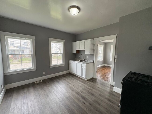 Building Photo - Three bedroom one bathroom single story home for rent