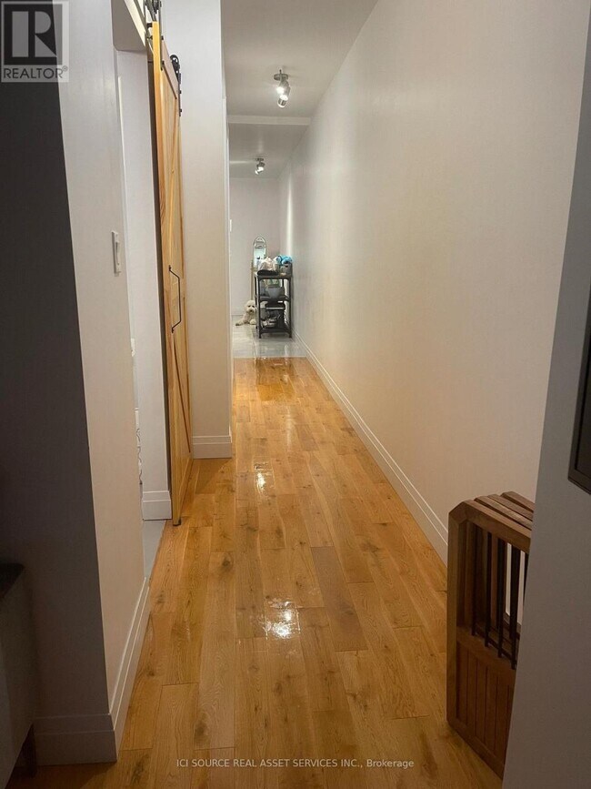 Photo du bâtiment - 689 Euclid Ave