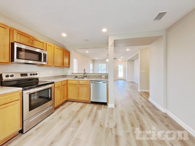 Foto del edificio - 11626 Brian Lakes Dr N