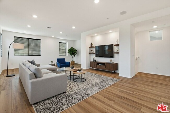 Foto del edificio - 725 Daniel Freeman Cir