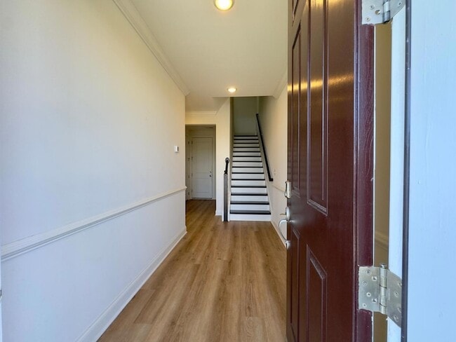 Building Photo - 2550 Frg Vlg Wy