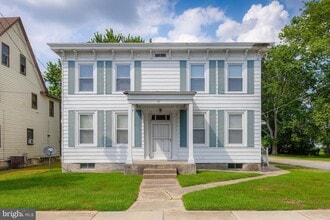 Building Photo - 18 Main St
