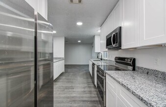 Building Photo - 5006 Village Springs Dr
