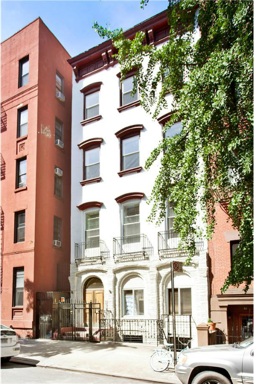 Foto del edificio - East Village 3 Bdr/2 Bath Duplex with Private Garden & Condo Finishes!