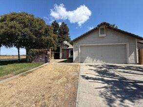 Building Photo - 8901 Portofino Dr