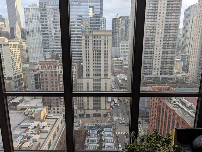 Foto del edificio - 10 E Ontario