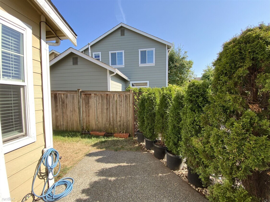Primary Photo - 4 br, 2.5 bath House - 14361 Northeast 189...