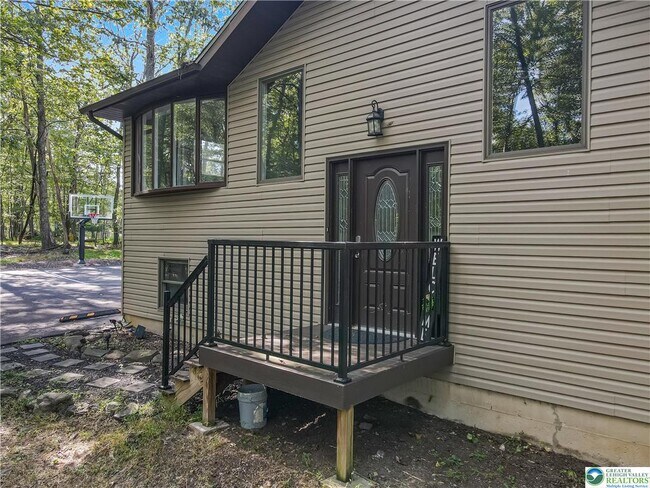 Foto del edificio - 115 White Oak Ct