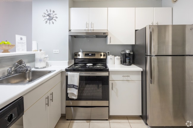 Photo - 469 E Ohio St Apartment