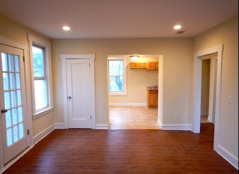 Primary Photo - 270 Meeker Ave