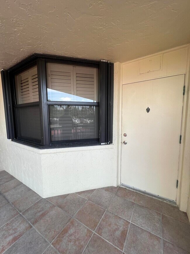 Building Photo - 9500 S Ocean Dr