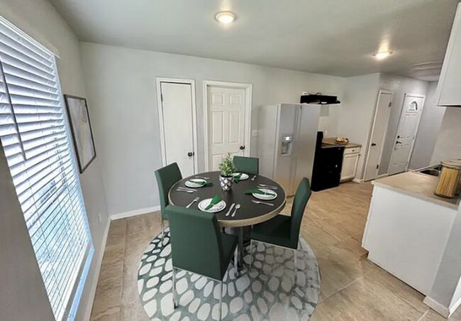 Foto del edificio - Beautifully remodeled 3 bed 1.5 bath in the desirable subdivision of Woodstone