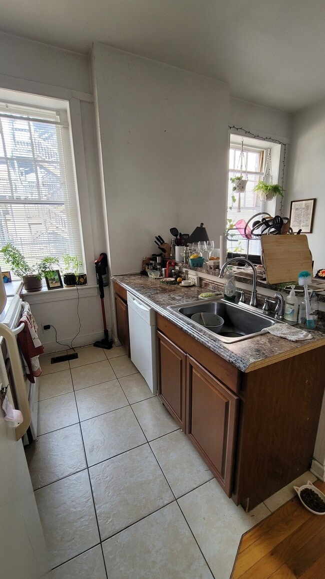Photo - 421 W Grace St Apartment