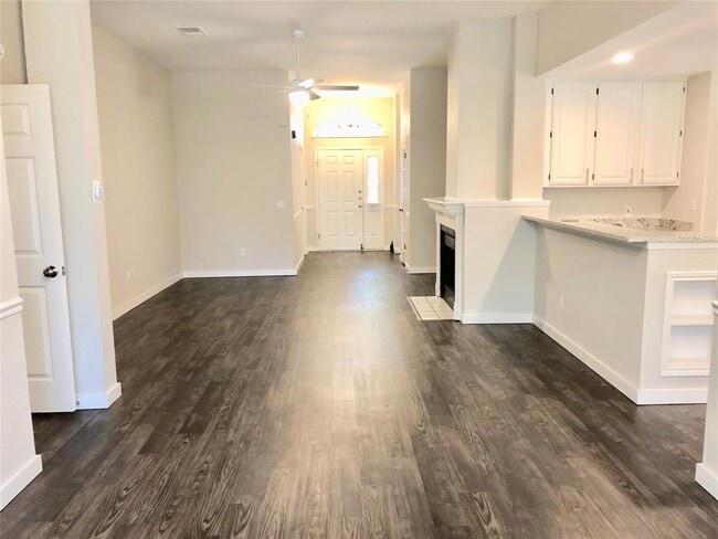 Foto del edificio - 8008 Nairn Dr