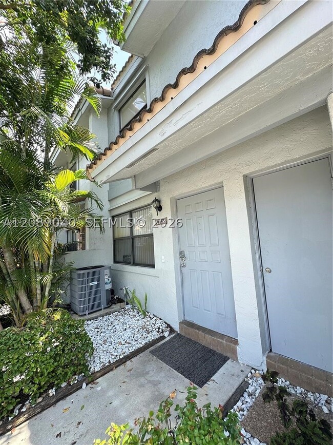 Building Photo - 9865 Riverside Dr