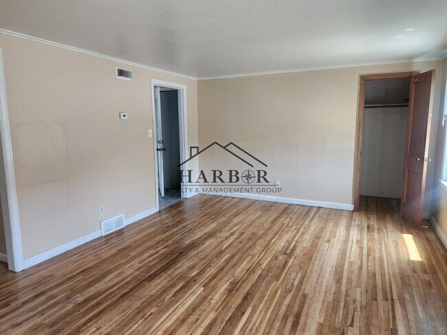 Foto del edificio - 1300 2nd Ave SW